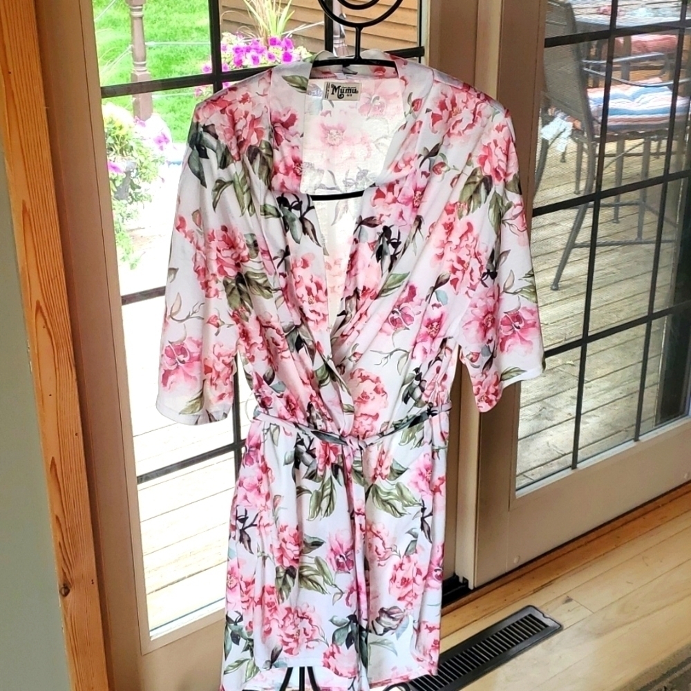 Show me your Mumu Brie White Pink Floral Tie Sz. OS Robe